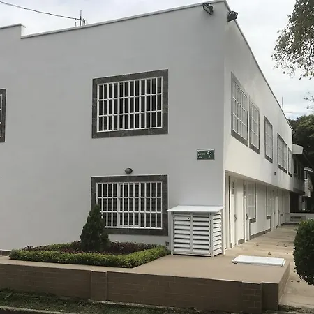 Home To Go Hostal Apartamentos Cali Exterior photo